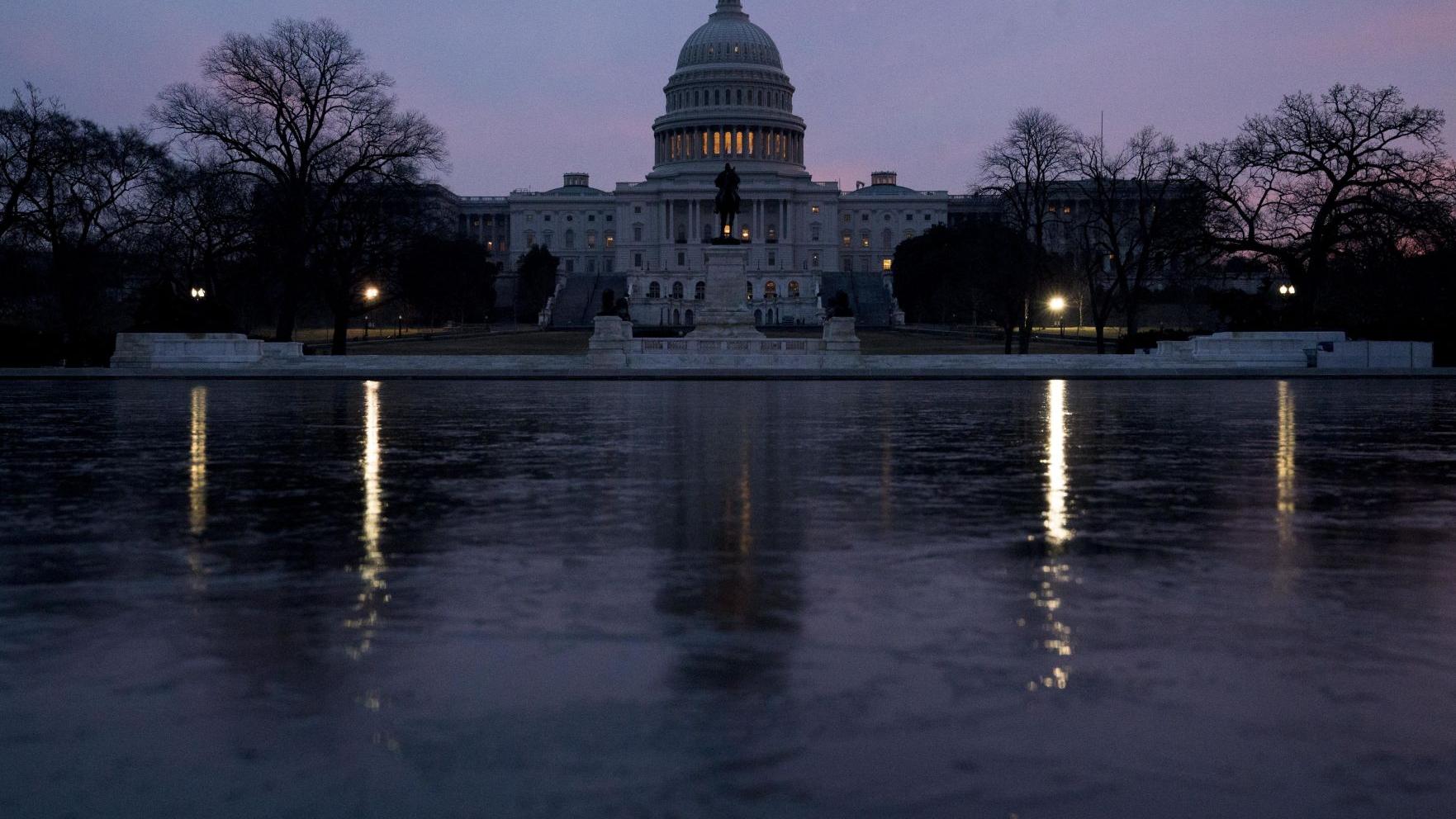 Trump prods Congress amid debate on immigration